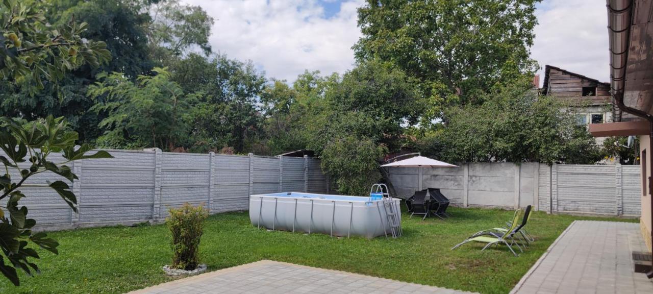 Lovely 1 Bedroom Flat In A 2 Ground Floor House Craiova Esterno foto