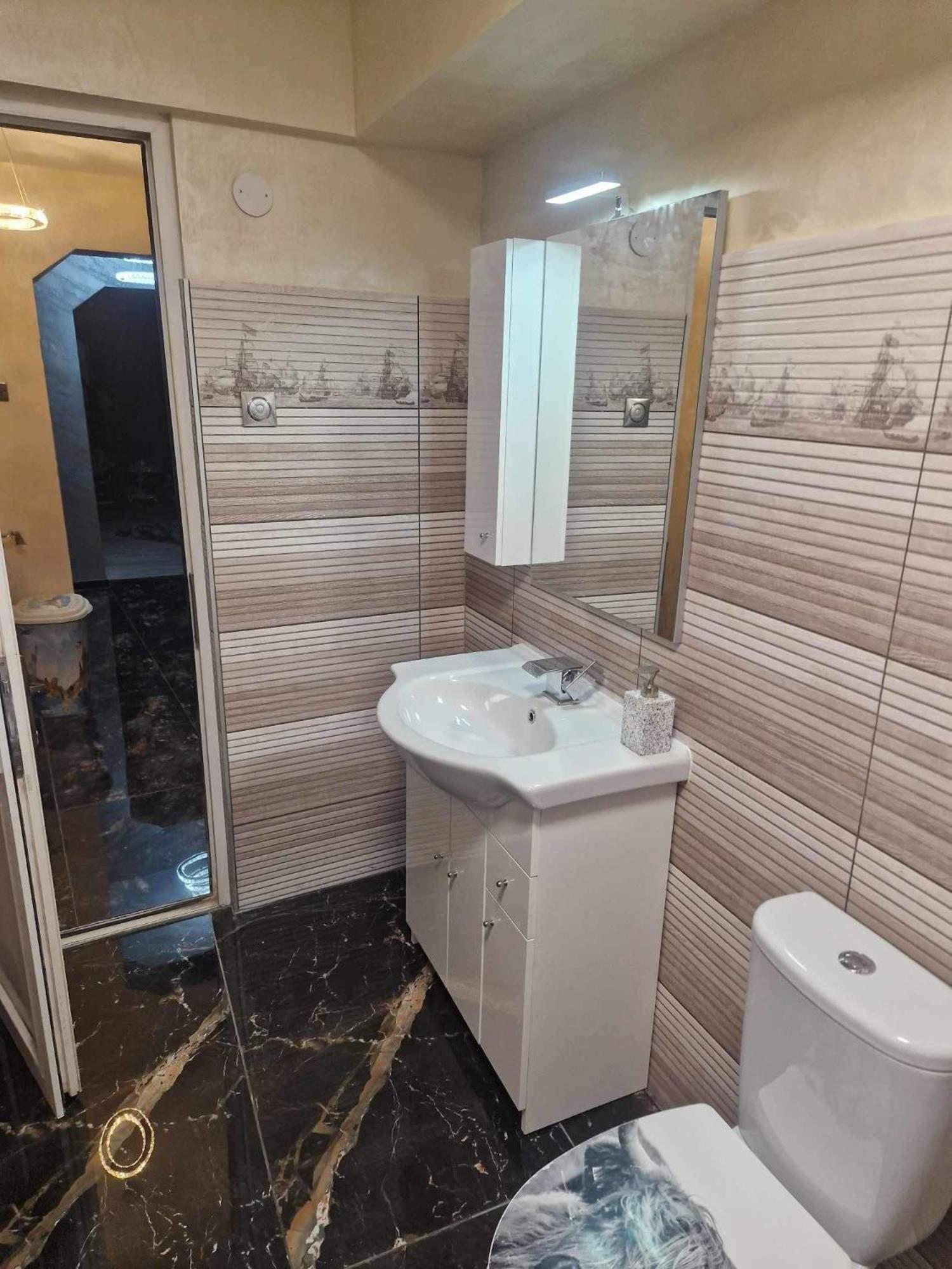 Lovely 1 Bedroom Flat In A 2 Ground Floor House Craiova Esterno foto